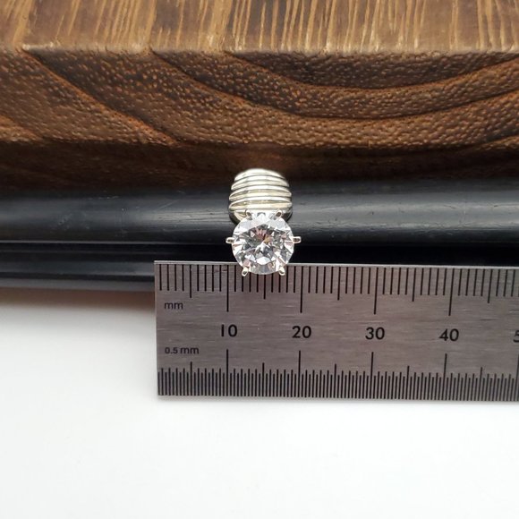 Size 6 925 Sterling Silver Clear Cubic Zirconia Unique Quality Ring - Picture 8 of 9